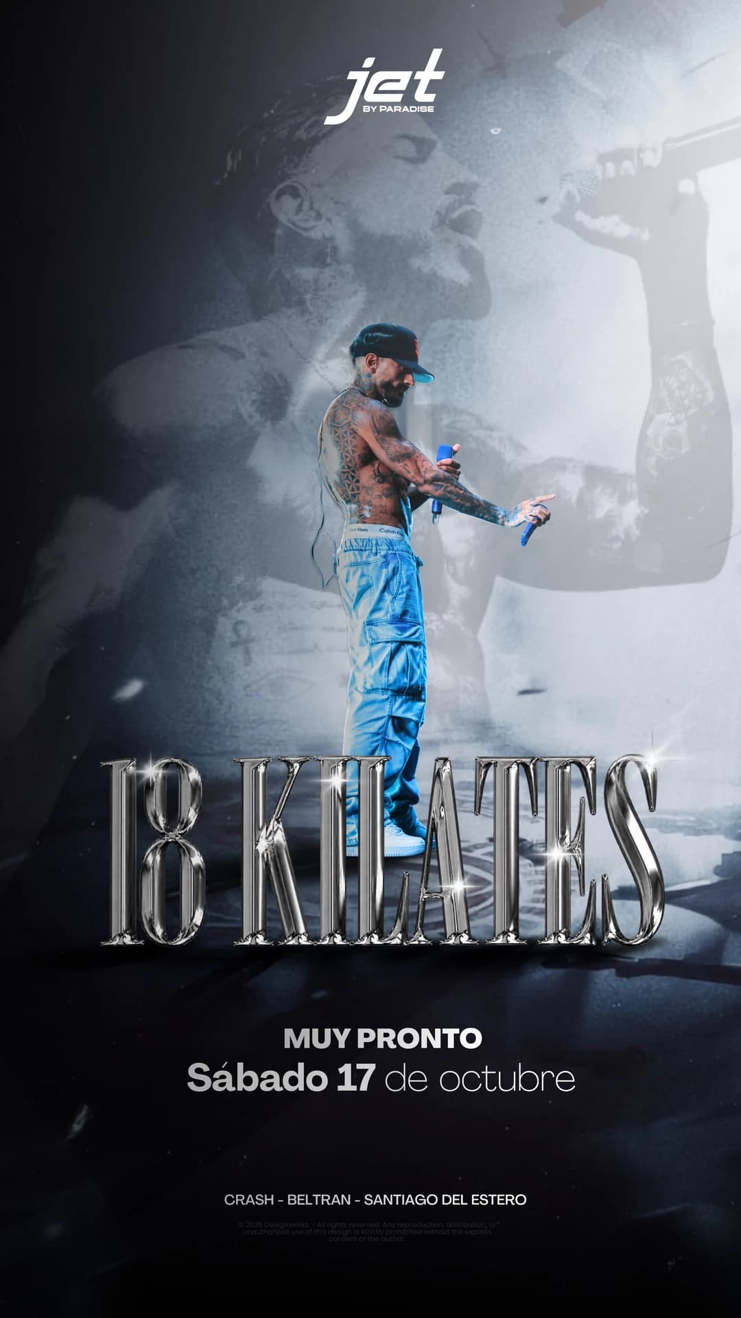Cartel musical de 18 Kilates con composición fotográfica gris, azul y letras metálicas.