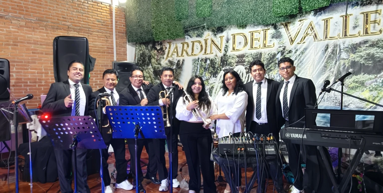 Integrantes de Sentimiento Latino en Jardín del Valle